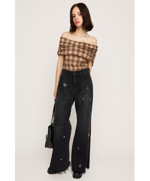 SLY（スライ）の「STUDS SEAM DESIGN FLARE PT-E スタッズ シームデザイン フレアパンツ イー 秋服（デニムパンツ・レディース・ブラック・1/2）」の2枚目の写真