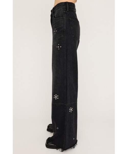 SLY（スライ）の「STUDS SEAM DESIGN FLARE PT-E スタッズ シームデザイン フレアパンツ イー 秋服（デニムパンツ・レディース・ブラック・1/2）」の6枚目の写真