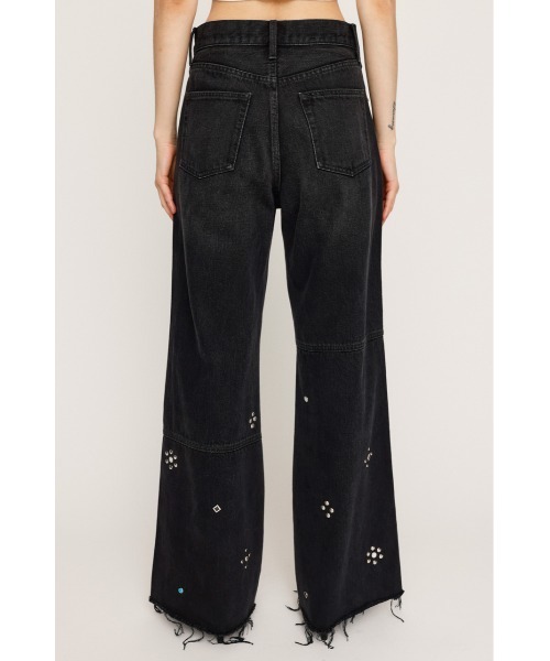 SLY（スライ）の「STUDS SEAM DESIGN FLARE PT-E スタッズ シームデザイン フレアパンツ イー 秋服（デニムパンツ・レディース・ブラック・1/2）」の7枚目の写真