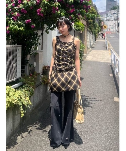 SLY（スライ）の「STUDS SEAM DESIGN FLARE PT-E スタッズ シームデザイン フレアパンツ イー 秋服（デニムパンツ・レディース・ブラック・1/2）」の13枚目の写真