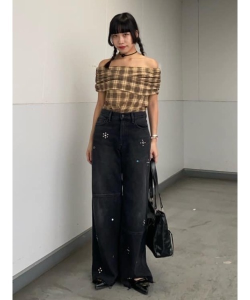 SLY（スライ）の「STUDS SEAM DESIGN FLARE PT-E スタッズ シームデザイン フレアパンツ イー 秋服（デニムパンツ・レディース・ブラック・1/2）」の14枚目の写真