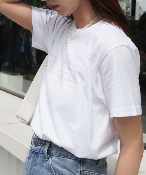 &soiree(アンドソワレ)の「フロント刺繍Tシャツ(Tシャツ/カットソー・レディース・ホワイト/ネイビー/ブラウン/ベージュ/スミクロ・FREE)」の6枚目の写真