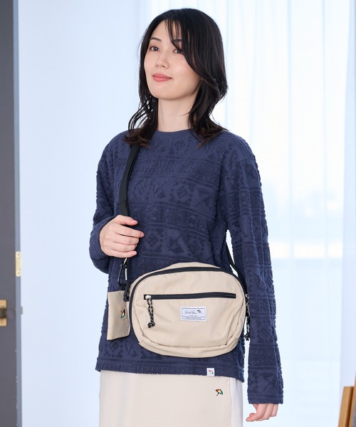 Arnold Palmer（アーノルドパーマー）の「10ポケット ミニショルダーバッグ（ショルダーバッグ・レディース・レッド/ベージュ/ブラック・F）」の2枚目の写真