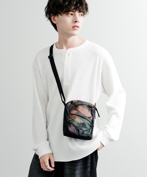 THE NORTH FACE（ザノースフェイス）の「THE NORTH FACE JESTER CROSSBODY ザ・ノースフェイス ワンポイントロゴ刺繍クロスバッグ（ショルダーバッグ・メンズ・ブラック/カモフラージュ・FREE）」の9枚目の写真