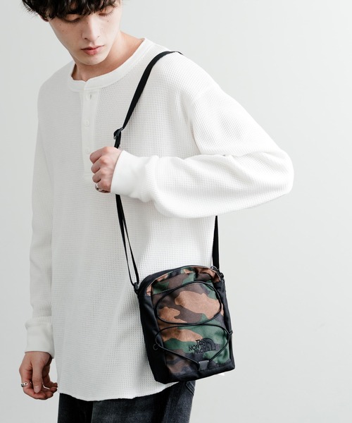 THE NORTH FACE（ザノースフェイス）の「THE NORTH FACE JESTER CROSSBODY ザ・ノースフェイス ワンポイントロゴ刺繍クロスバッグ（ショルダーバッグ・メンズ・ブラック/カモフラージュ・FREE）」の12枚目の写真