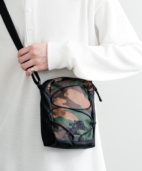 THE NORTH FACE（ザノースフェイス）の「THE NORTH FACE JESTER CROSSBODY ザ・ノースフェイス ワンポイントロゴ刺繍クロスバッグ（ショルダーバッグ・メンズ・ブラック/カモフラージュ・FREE）」の13枚目の写真