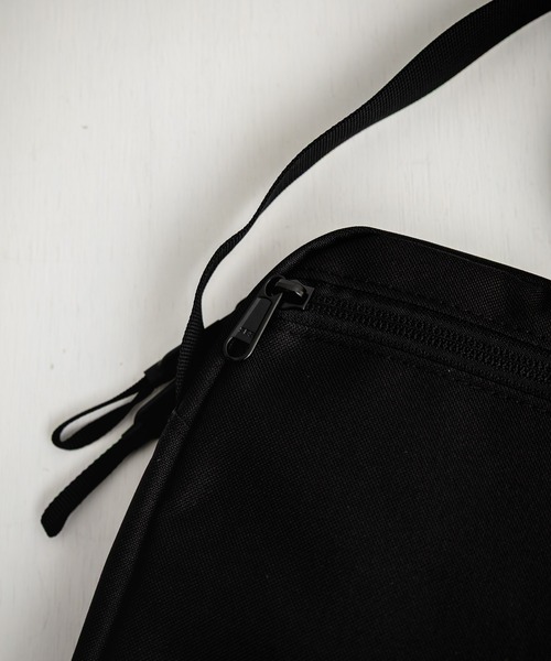 THE NORTH FACE（ザノースフェイス）の「THE NORTH FACE JESTER CROSSBODY ザ・ノースフェイス ワンポイントロゴ刺繍クロスバッグ（ショルダーバッグ・メンズ・ブラック/カモフラージュ・FREE）」の4枚目の写真