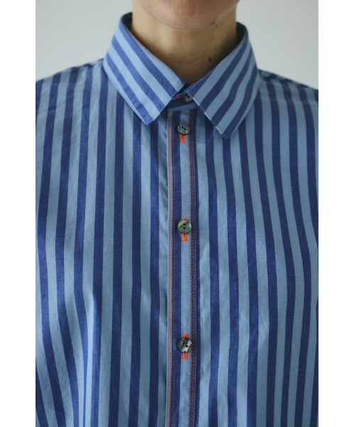 HeRIN.CYE(ヘリンドットサイ)の「Flare hem shirt フレアヘムシャツ(シャツ/ブラウス・レディース・ブラウン系その他/ブルー系その他/ホワイト系その他・FREE)」の4枚目の写真