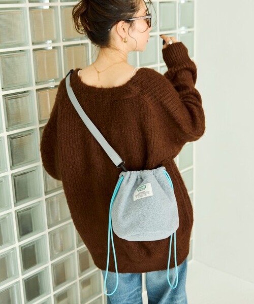 FREAK'S STORE（フリークスストア）の「限定展開 DISCUS ATHLETIC × FREAK'S STORE/ディスカス アスレチック 別注 フリース 配色 巾着 バッグ（ショルダーバッグ・レディース・ブラック/グレー/ネイビー・ONE SIZE）」の3枚目の写真