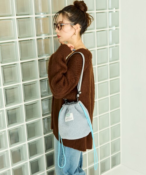 FREAK'S STORE（フリークスストア）の「限定展開 DISCUS ATHLETIC × FREAK'S STORE/ディスカス アスレチック 別注 フリース 配色 巾着 バッグ（ショルダーバッグ・レディース・ブラック/グレー/ネイビー・ONE SIZE）」の8枚目の写真