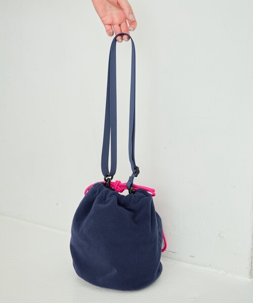 FREAK'S STORE（フリークスストア）の「限定展開 DISCUS ATHLETIC × FREAK'S STORE/ディスカス アスレチック 別注 フリース 配色 巾着 バッグ（ショルダーバッグ・レディース・ブラック/グレー/ネイビー・ONE SIZE）」の17枚目の写真