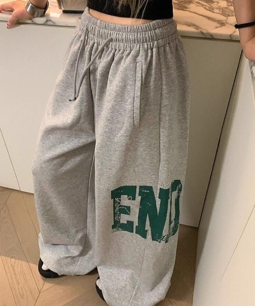 semplice(センプリチェ)の「ドローコード ワイドレッグ アルファベットプリント ジャージパンツ(その他パンツ・レディース・ネイビー/グレー・M/L)」の4枚目の写真