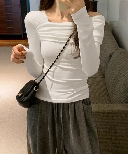 Miniministore（ミニミニストア）の「ワンオフショルダーTシャツ肩出しトップス（Tシャツ/カットソー・レディース・ブラック/ブラウン/ホワイト・FREE）」の4枚目の写真