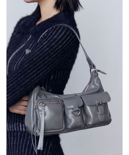 EMODA(エモダ)の「アウトポケットショルダーバッグ(ハンドバッグ・レディース・ブラック/レッド/グレー・FREE)」の1枚目の写真