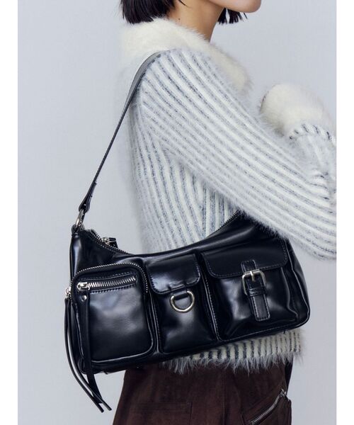 EMODA(エモダ)の「アウトポケットショルダーバッグ(ハンドバッグ・レディース・ブラック/レッド/グレー・FREE)」の2枚目の写真