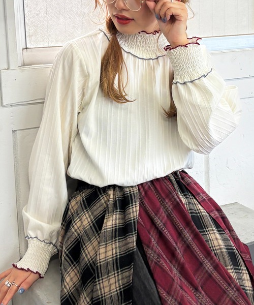 DOUBLE NAME（ダブルネーム）の「前後2WAYシャーリングブラウス（シャツ/ブラウス・レディース・ブラウン/オフホワイト/グリーン・FREE）」の2枚目の写真