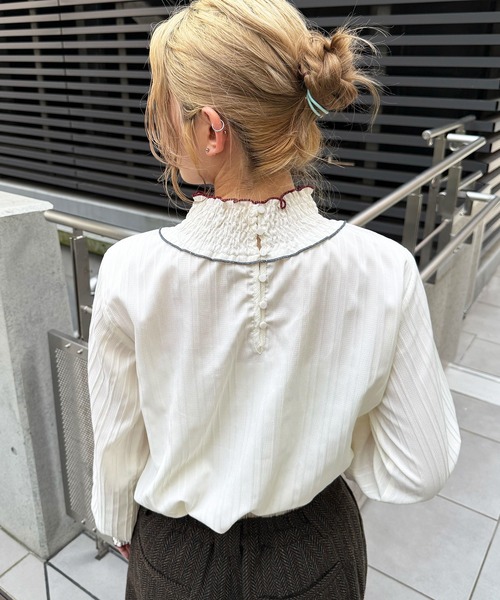 DOUBLE NAME（ダブルネーム）の「前後2WAYシャーリングブラウス（シャツ/ブラウス・レディース・ブラウン/オフホワイト/グリーン・FREE）」の10枚目の写真