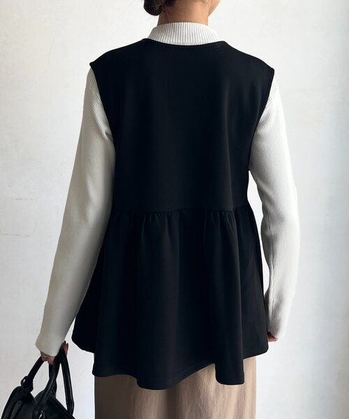 Chez toi(シェトワ)の「ペプラムベスト×ニットプルオーバー(Tシャツ/カットソー・レディース・ベージュ/ネイビー/ブラック/グレー・FREE)」の10枚目の写真