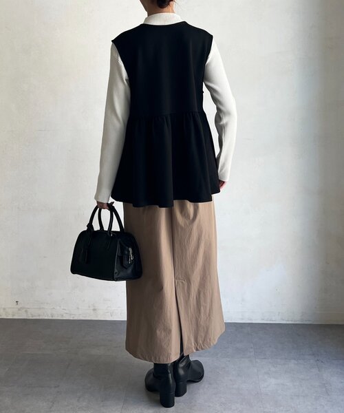Chez toi(シェトワ)の「ペプラムベスト×ニットプルオーバー(Tシャツ/カットソー・レディース・ベージュ/ネイビー/ブラック/グレー・FREE)」の15枚目の写真