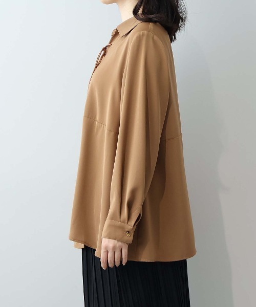 leswel(レスウェル)の「【L~5L 大きいサイズ】サテンレースアップアシメブラウス(シャツ/ブラウス・レディース・ラベンダー/チャコールグレー/キャメル・5L/4L/3L/LL/L)」の16枚目の写真