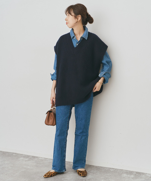 Spick & Span（スピックアンドスパン）の「オーバーサイズVネックニットベスト（ベスト・レディース・ネイビー/ライトグレー・FREE）」の16枚目の写真