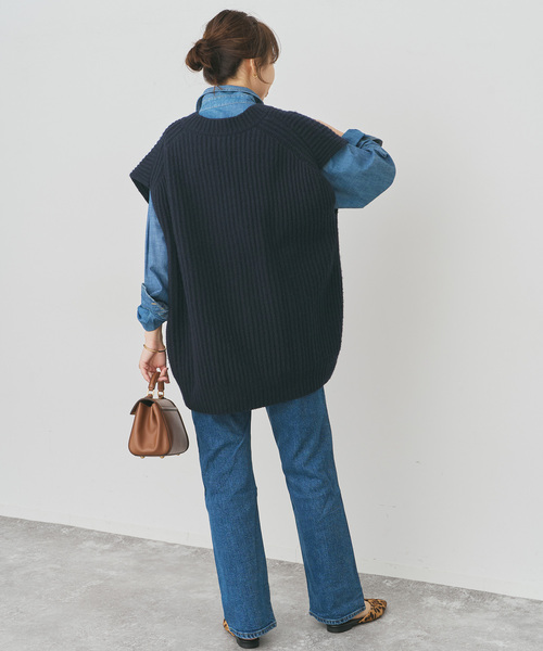 Spick & Span（スピックアンドスパン）の「オーバーサイズVネックニットベスト（ベスト・レディース・ネイビー/ライトグレー・FREE）」の7枚目の写真