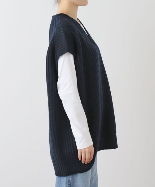 Spick & Span（スピックアンドスパン）の「オーバーサイズVネックニットベスト（ベスト・レディース・ネイビー/ライトグレー・FREE）」の6枚目の写真