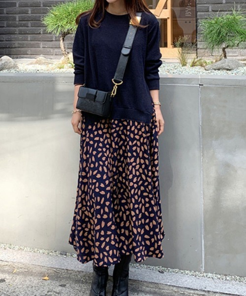 SallyLunn(サリーラン)の「ドッキング風柄切替ロングワンピース(ワンピース・レディース・ブラック/ブルー・MEDIUM/LARGE)」の2枚目の写真