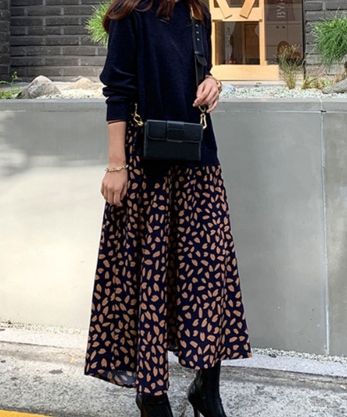SallyLunn(サリーラン)の「ドッキング風柄切替ロングワンピース(ワンピース・レディース・ブラック/ブルー・MEDIUM/LARGE)」の4枚目の写真