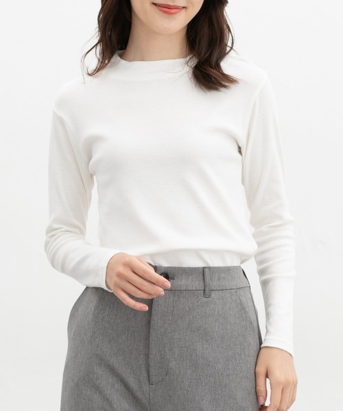 Honeys(ハニーズ)の「【ハニぽか・吸湿発熱】あったか綿ハイネックT(Tシャツ/カットソー・レディース・ブラック/アイボリー/グリーン/ラベンダー/イエロー・LL/L/S/M)」の2枚目の写真