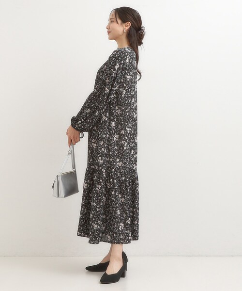 Cutie Blonde（キューティーブロンド）の「【前後2WAY】1枚で着映える フラワープリント マキシワンピース（ワンピース・レディース・ブラック系6/ネイビー系5・00）」の4枚目の写真