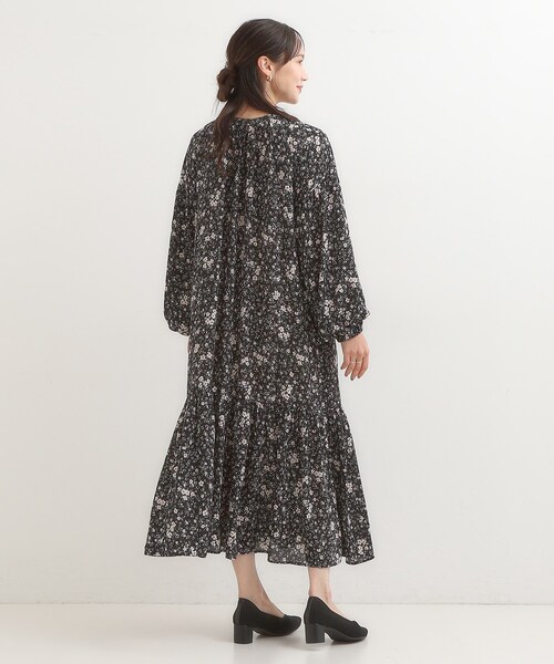 Cutie Blonde（キューティーブロンド）の「【前後2WAY】1枚で着映える フラワープリント マキシワンピース（ワンピース・レディース・ブラック系6/ネイビー系5・00）」の5枚目の写真