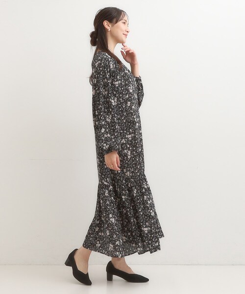 Cutie Blonde（キューティーブロンド）の「【前後2WAY】1枚で着映える フラワープリント マキシワンピース（ワンピース・レディース・ブラック系6/ネイビー系5・00）」の7枚目の写真