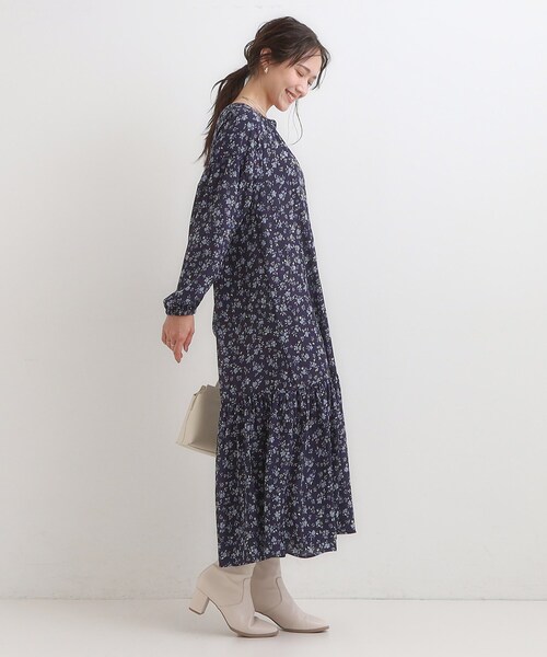 Cutie Blonde（キューティーブロンド）の「【前後2WAY】1枚で着映える フラワープリント マキシワンピース（ワンピース・レディース・ブラック系6/ネイビー系5・00）」の11枚目の写真