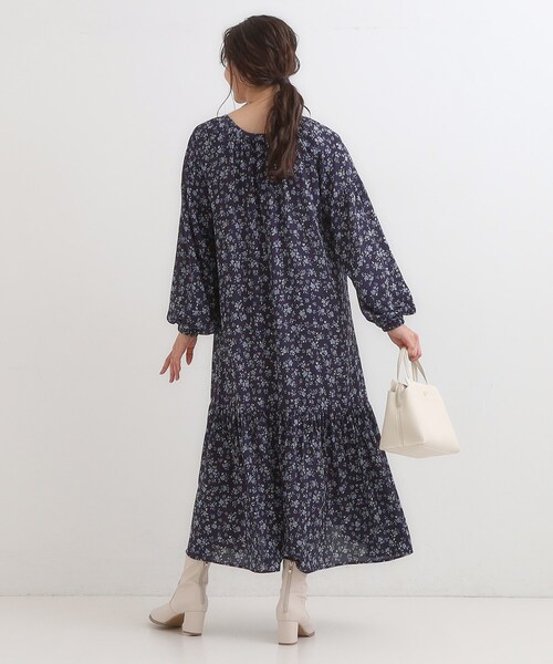 Cutie Blonde（キューティーブロンド）の「【前後2WAY】1枚で着映える フラワープリント マキシワンピース（ワンピース・レディース・ブラック系6/ネイビー系5・00）」の12枚目の写真