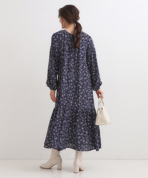 Cutie Blonde（キューティーブロンド）の「【前後2WAY】1枚で着映える フラワープリント マキシワンピース（ワンピース・レディース・ブラック系6/ネイビー系5・00）」の14枚目の写真