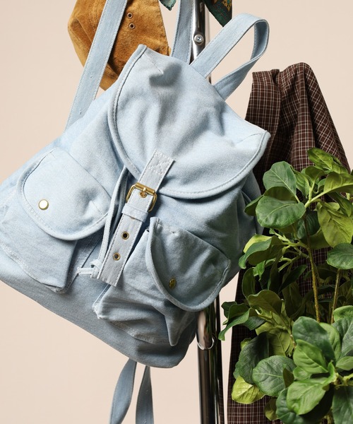 crossi(クロッシー)の「Crossi フラップ付ポケットデザイン デニムリュック(バックパック/リュック・レディース・ネイビー/ブルー・FREE)」の2枚目の写真