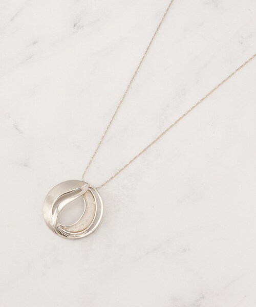 SHOO・LA・RUE(シューラルー)の「つやなしエポサークルネックレス(ネックレス・レディース・ゴールド/ピンクゴールド/シルバー・00)」の2枚目の写真