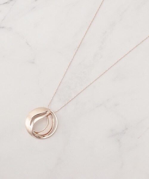 SHOO・LA・RUE(シューラルー)の「つやなしエポサークルネックレス(ネックレス・レディース・ゴールド/ピンクゴールド/シルバー・00)」の5枚目の写真
