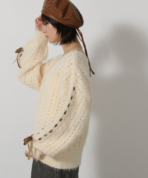 LAKOLE（ラコレ）の「2WAYシャギーニットプルオーバー / 598885（ニット/セーター・レディース・アイボリー/グレイッシュベージュ/ブラック・FREE）」の9枚目の写真