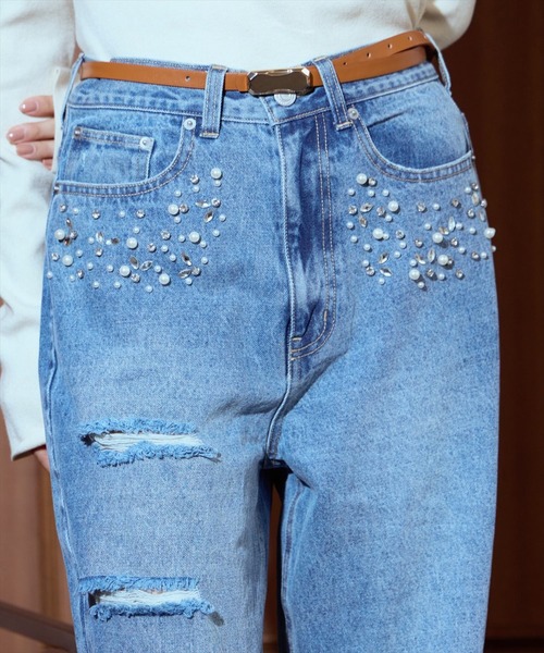 AND COUTURE(アンドクチュール)の「パール×ビジューダメージデニム(デニムパンツ・レディース・ブルー・SMALL/MEDIUM)」の2枚目の写真