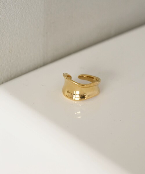 green label relaxing（グリーンレーベルリラクシング）の「【WEB限定】ワイド ニュアンスカーブ リング（リング・レディース・シルバー/ゴールド・FREE）」の3枚目の写真