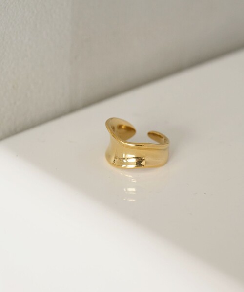 green label relaxing（グリーンレーベルリラクシング）の「【WEB限定】ワイド ニュアンスカーブ リング（リング・レディース・シルバー/ゴールド・FREE）」の4枚目の写真