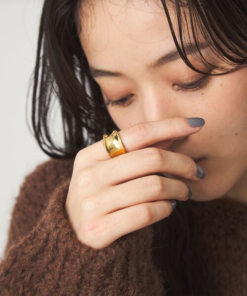 green label relaxing（グリーンレーベルリラクシング）の「【WEB限定】ワイド ニュアンスカーブ リング（リング・レディース・シルバー/ゴールド・FREE）」の6枚目の写真