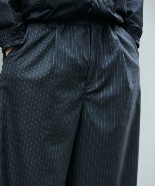 JOURNAL STANDARD（ジャーナルスタンダード）の「TR モダン ツイル ワイド スラックス / ストライプ / 無地（スラックス・メンズ・グレー/ネイビー/ブラック・SMALL/MEDIUM/LARGE）」の19枚目の写真