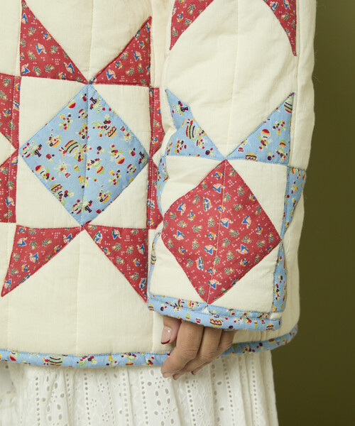 Freada（フリーダ）の「Freada/フリーダ インド 星柄 キルティング 中綿ジャケット（その他アウター・レディース・ホワイト/ブラック・ONE SIZE）」の10枚目の写真