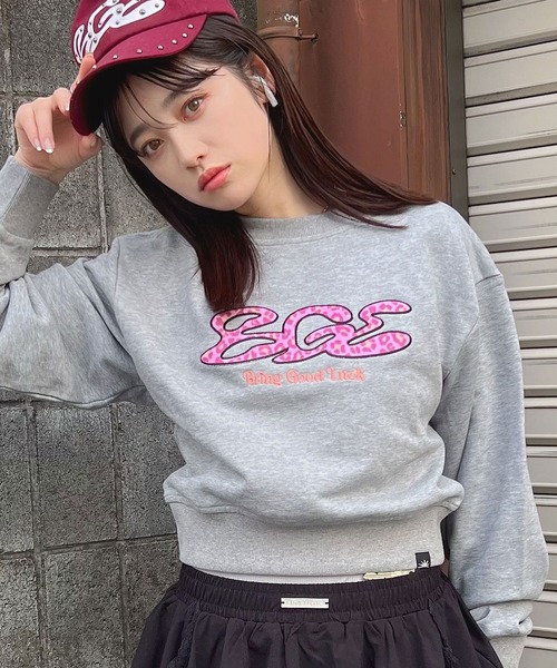 BGL(ビージーエル)の「PINK LEOPARD LOGO SWEAT / クロップド丈 / レオパード / 韓国ストリート 短丈スウェット(スウェット・レディース・グレー/ブラック・FREE)」の2枚目の写真