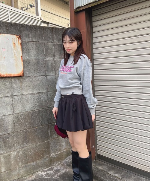 BGL(ビージーエル)の「PINK LEOPARD LOGO SWEAT / クロップド丈 / レオパード / 韓国ストリート 短丈スウェット(スウェット・レディース・グレー/ブラック・FREE)」の8枚目の写真