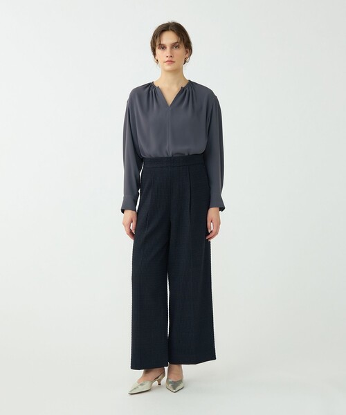 BALLSEY(ボールジィ)の「マットサテン ギャザーネックブラウス(シャツ/ブラウス・レディース・ホワイト/ダークグレー・36)」の12枚目の写真