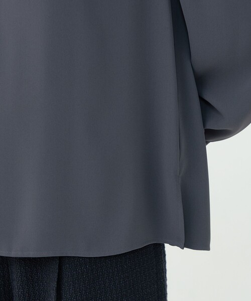 BALLSEY(ボールジィ)の「マットサテン ギャザーネックブラウス(シャツ/ブラウス・レディース・ホワイト/ダークグレー・36)」の5枚目の写真
